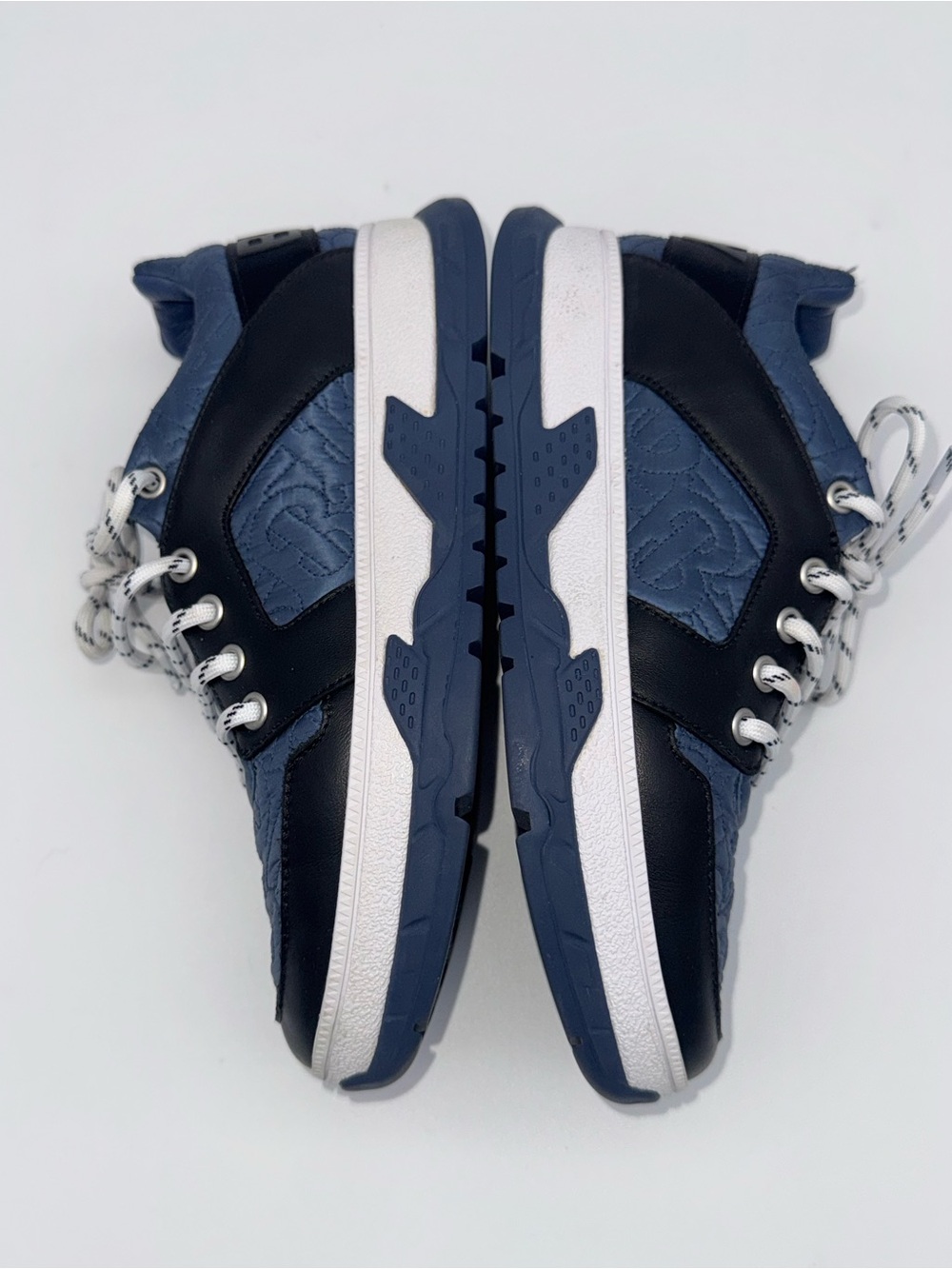 Burberry Boys Brockton Blue Monogram Logo Sneakers Kids size EU 34 US 2 Shoes - Picture 3 of 12